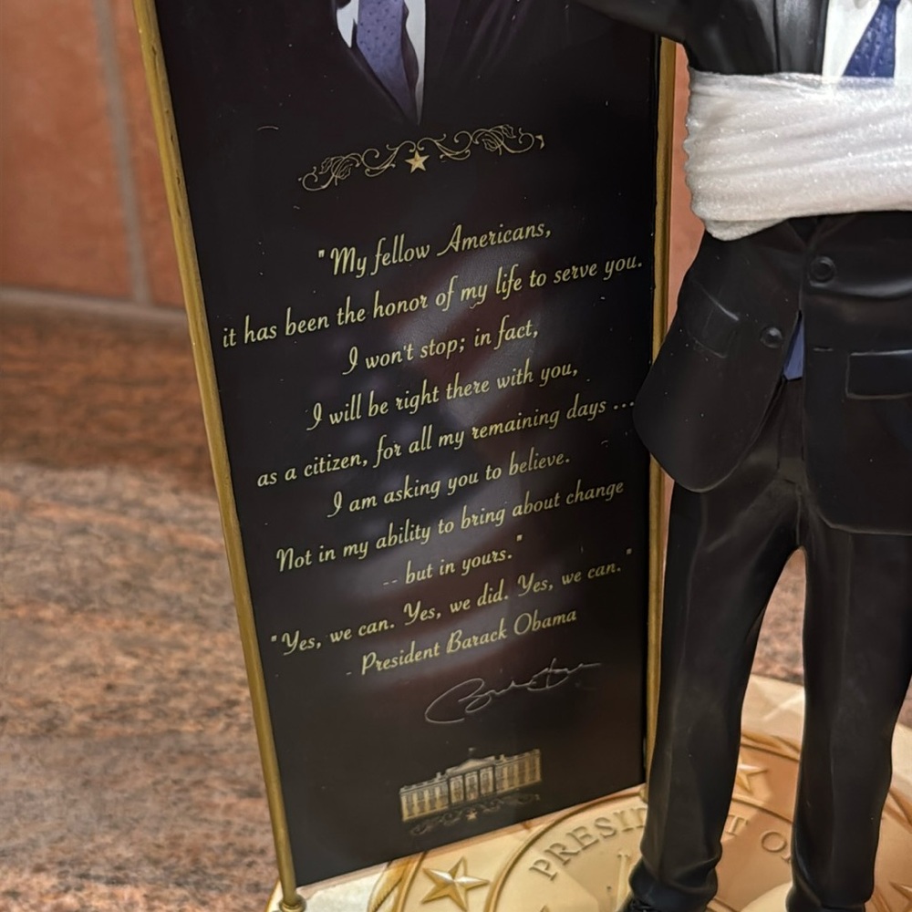 Bradford Exchange Barack & Michelle Obama Farewell Address Figurine Statue - Picture 3 of 9